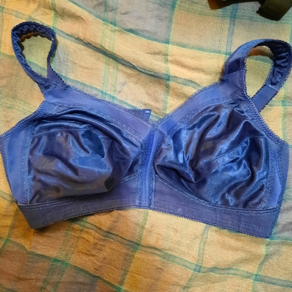 44C Playtex 18 Hour Comfort Strap Bra in Sailor Blue - Picture 1 of 4